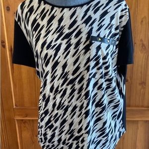 NWT Calvin Klein Women’s Short Sleeve Print Tee w/ Pocket Size 1X